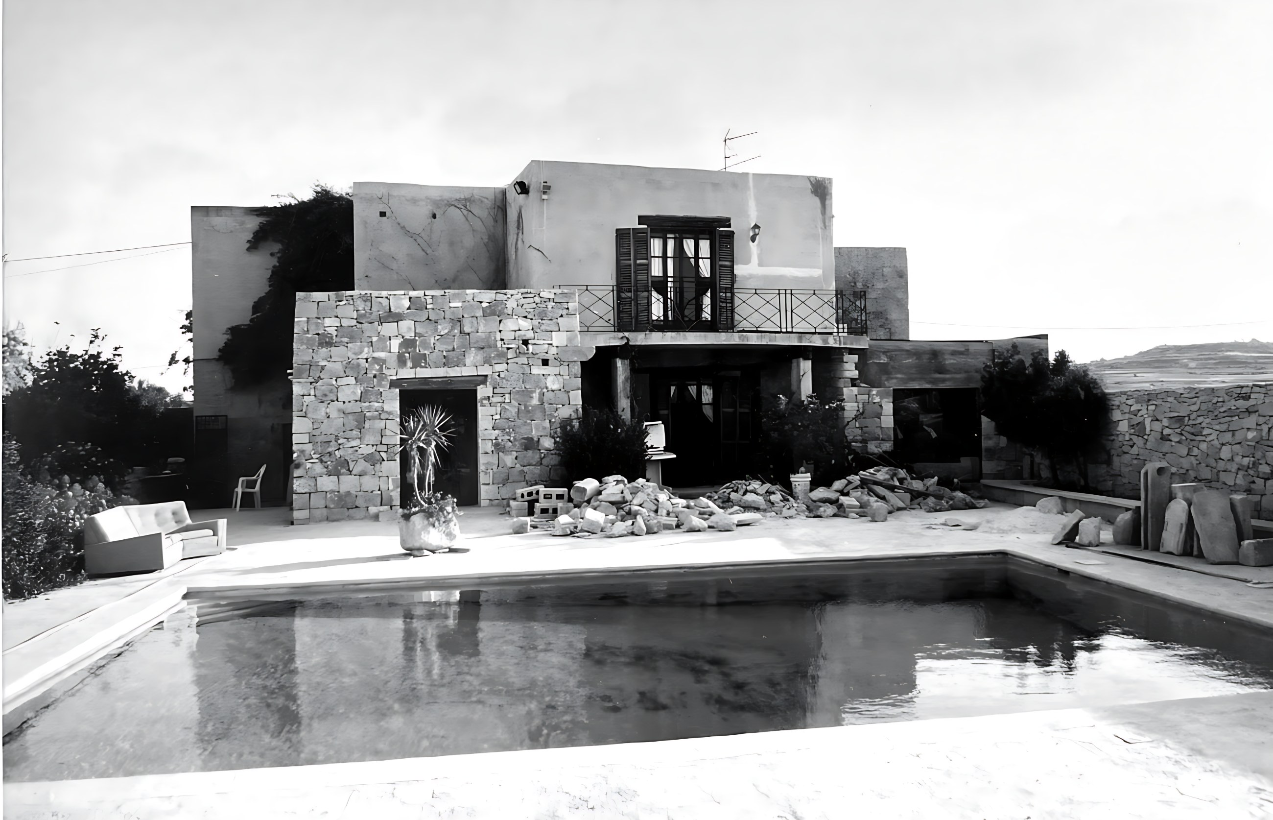 Farmhouse (Studios), view 4